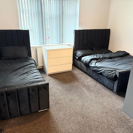 Woolpack Aparthotel Huddersfield Bagian luar foto