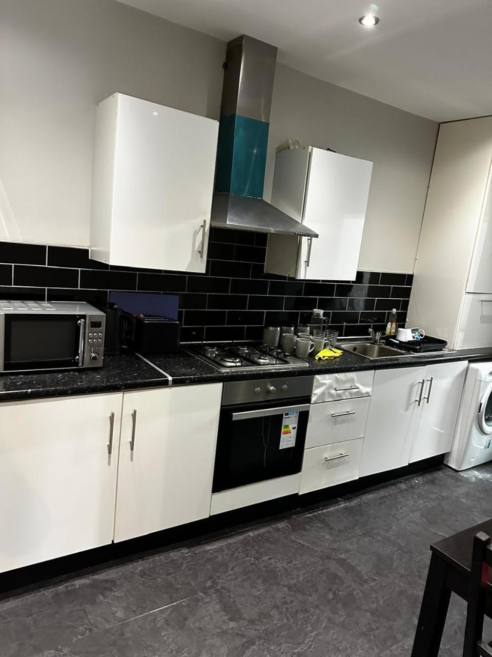 Woolpack Aparthotel Huddersfield Bagian luar foto