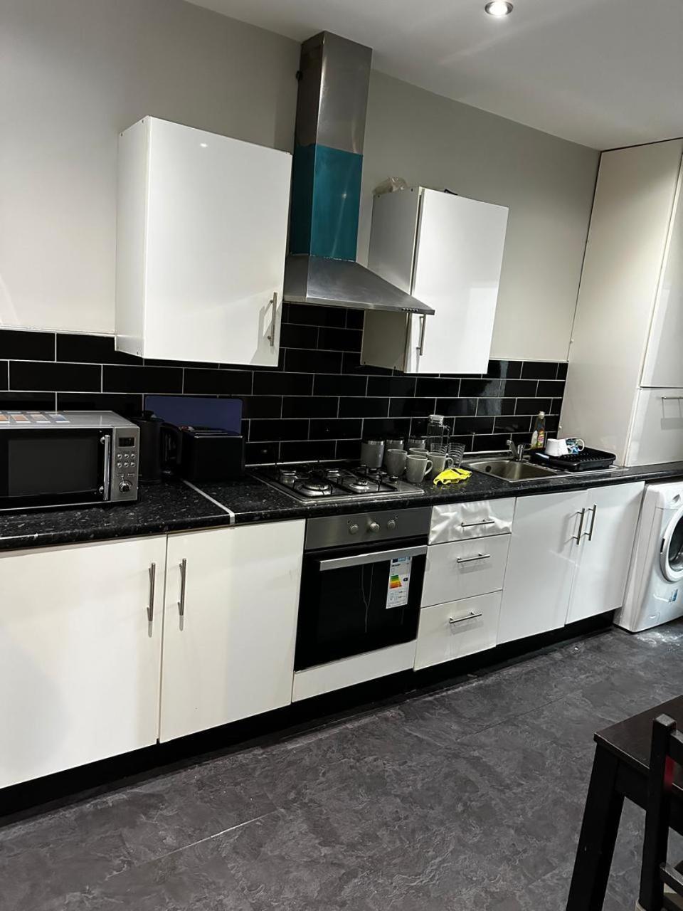 Woolpack Aparthotel Huddersfield Bagian luar foto