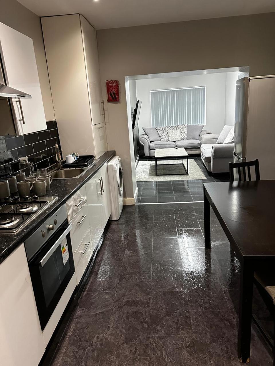 Woolpack Aparthotel Huddersfield Bagian luar foto