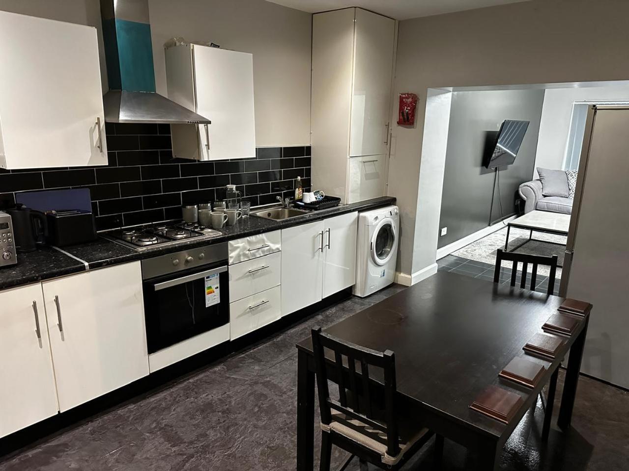 Woolpack Aparthotel Huddersfield Bagian luar foto