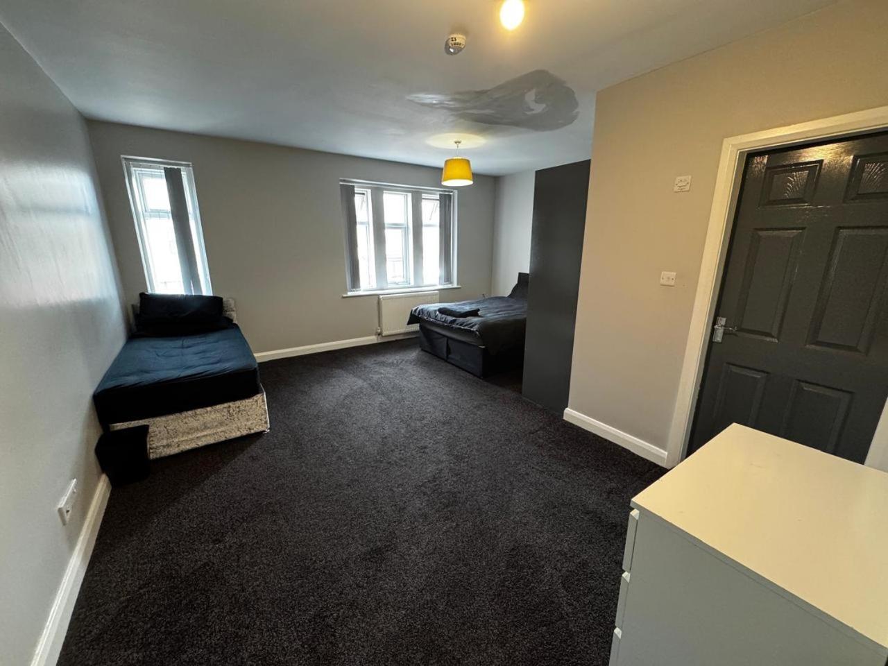 Woolpack Aparthotel Huddersfield Bagian luar foto